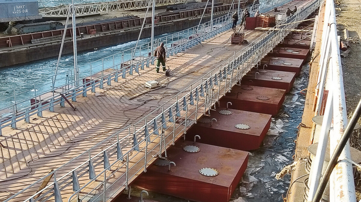 Павловский судостроительно-судоремонтный завод: строительство двухполосного наплавного моста через Дон