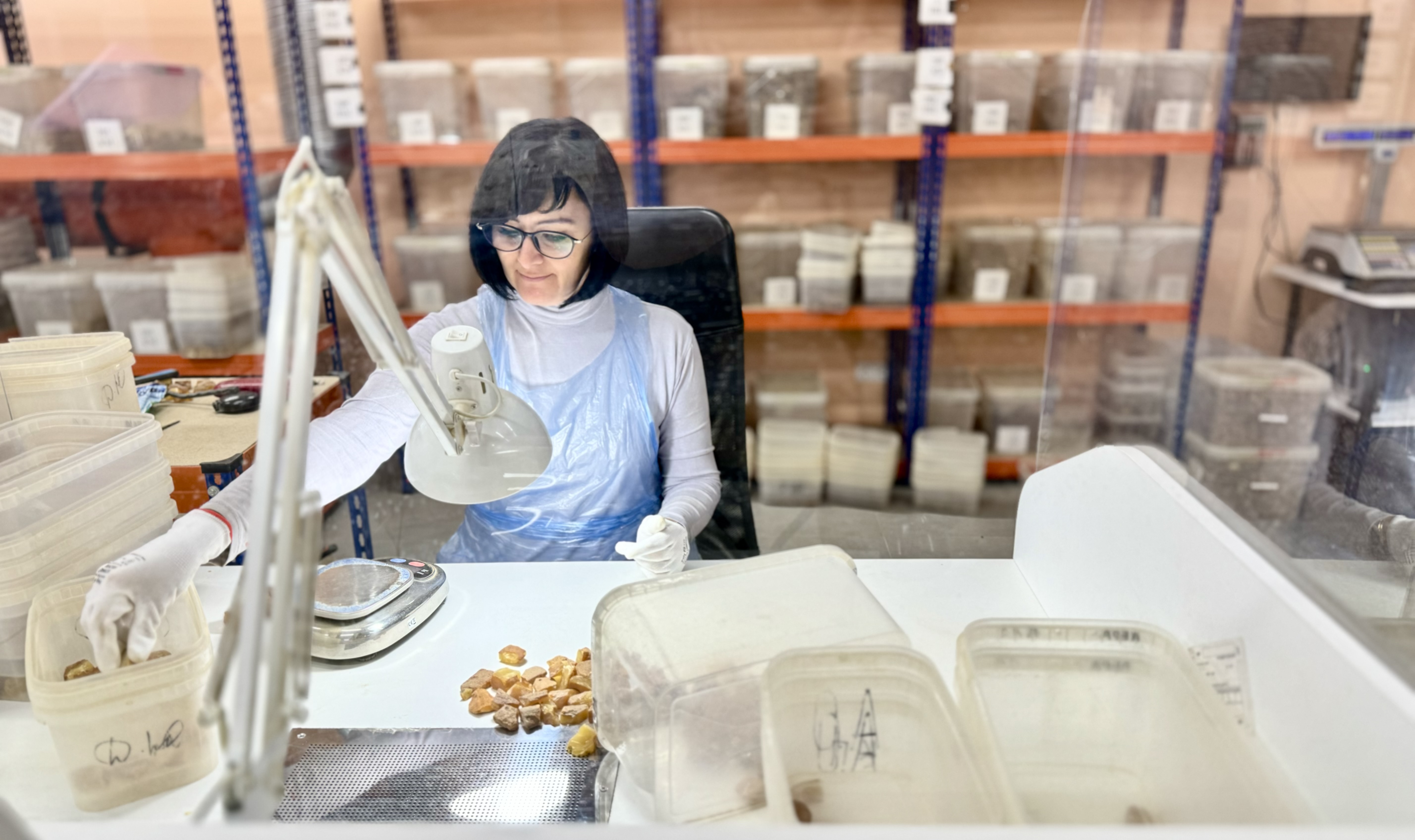 Работники Калининградского янтарного комбината станут зарплатными клиентами НОВИКОМа