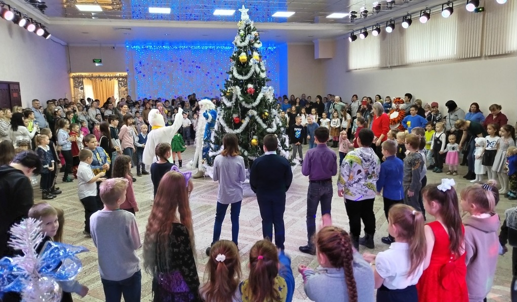 ООО «НИКА-ПетроТэк»: Рождественская елка