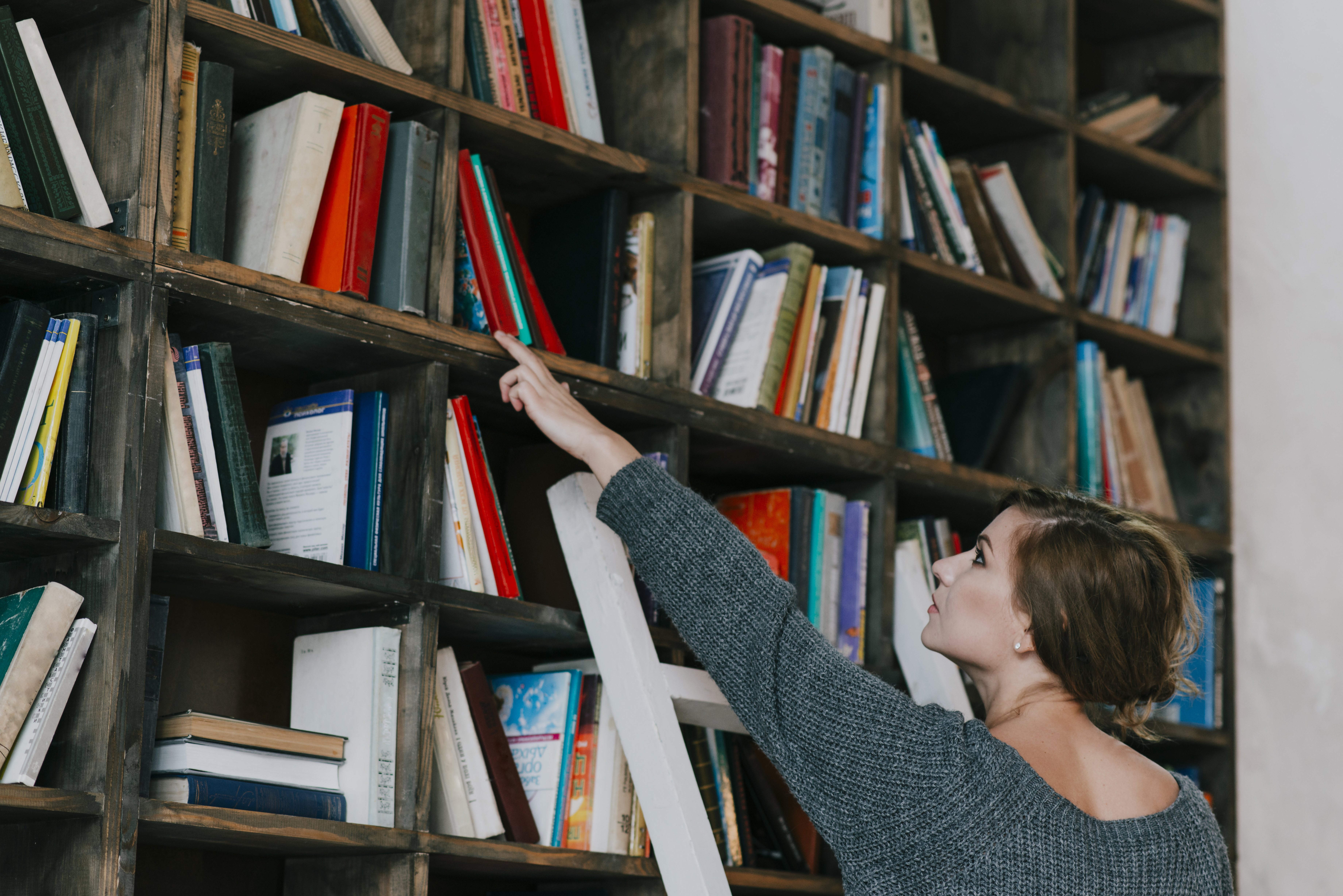 Пожар на миллиард страниц: как атаки БПЛА на склады Wildberries бьют по книжному рынку и читателям Черноземья