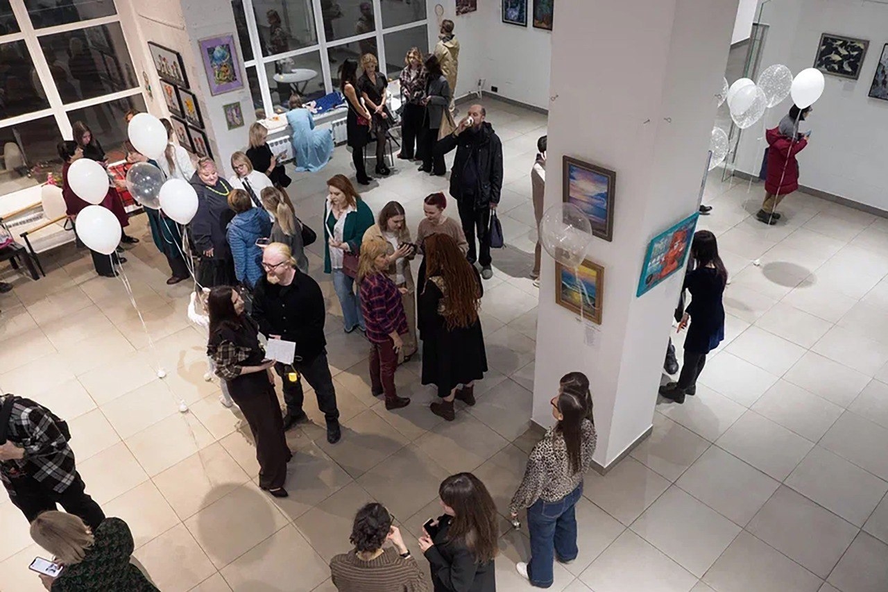 Инженерный взгляд на мир снов: сотрудница САТОМС представила работы на художественной выставке