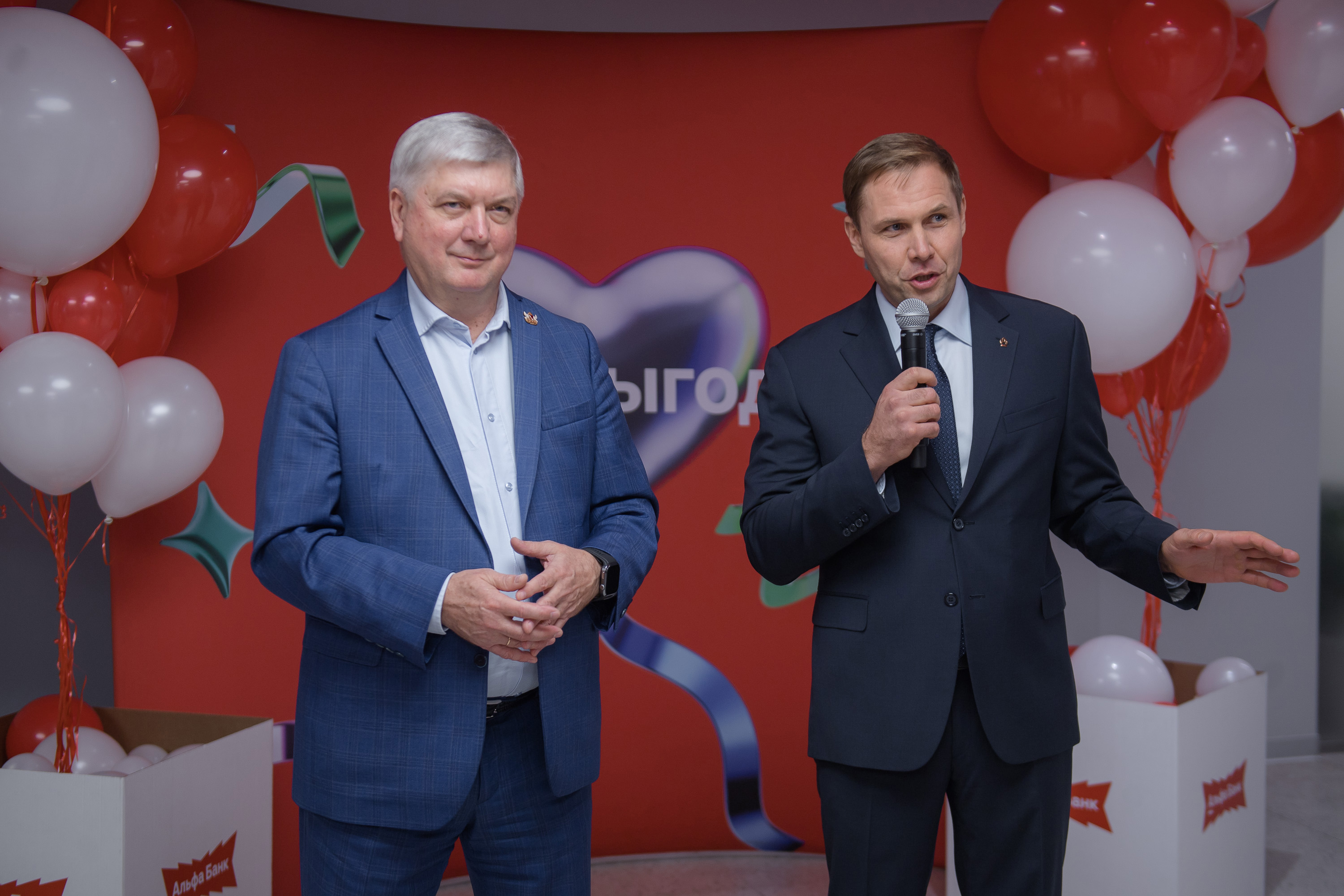 Альфа-Банк: открытие современного фиджитал-офиса