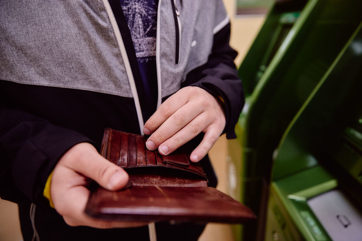 Воронежцев предупреждают о новом способе мошенничества: телефонные мошенники предлагают людям услуги «инкассаторов»