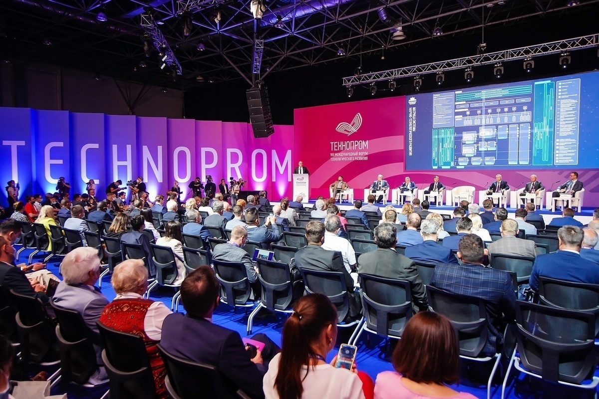 Делегация ПИШ ВГУ на «Технопроме- 2024»