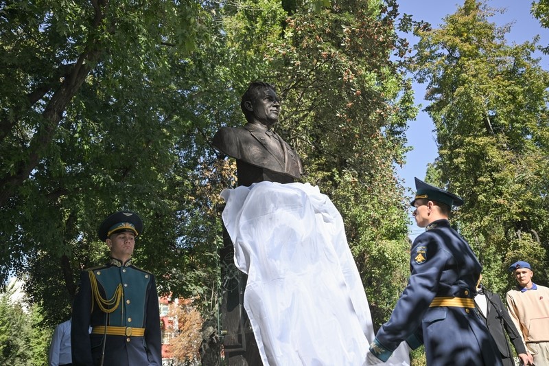В Воронеже увековечили память Константина Феоктистова: открытие бюста к 100-летию космонавта