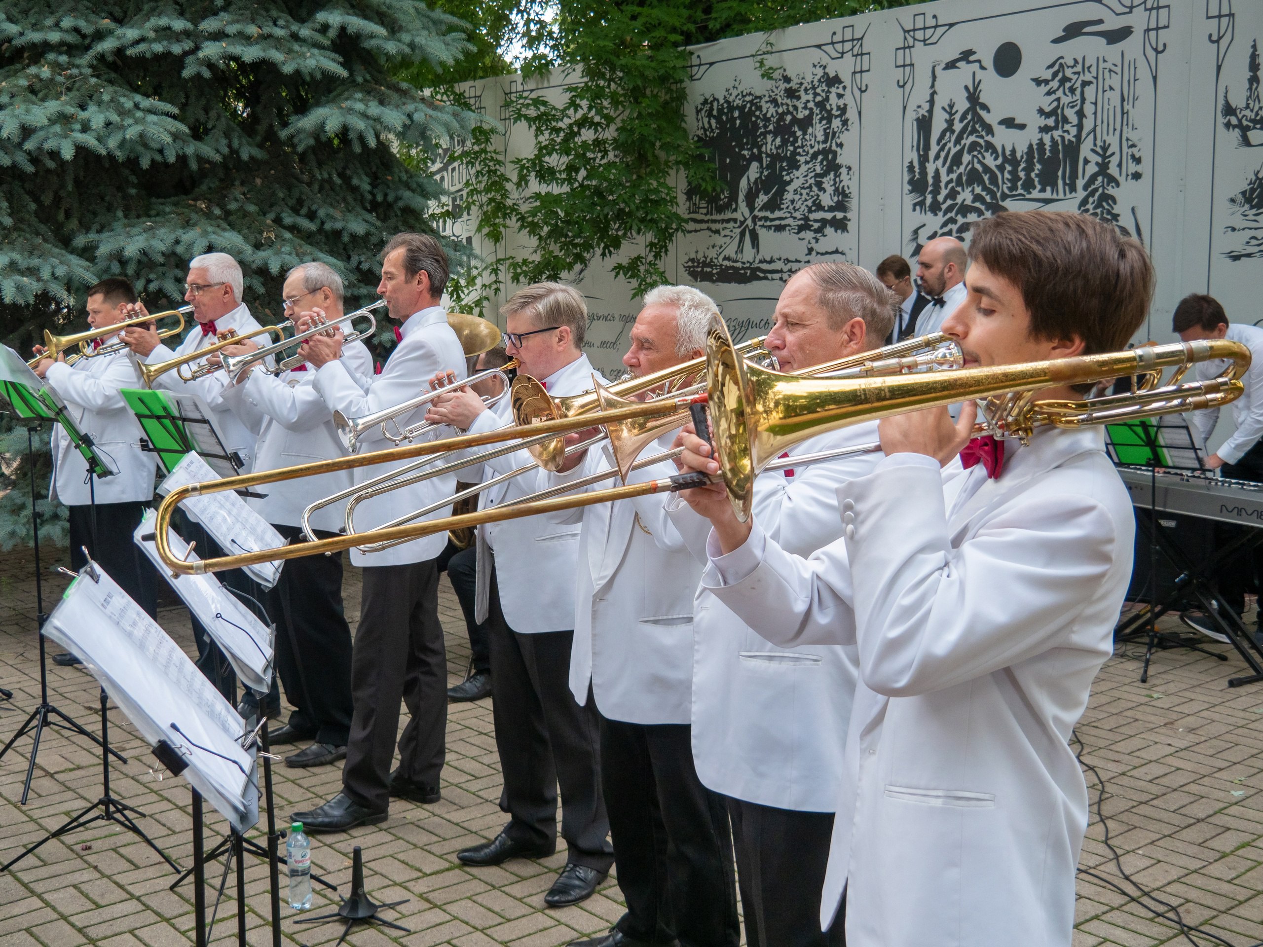 «Лето в Кольцовском сквере»: цикл бесплатных концертов под открытым небом Воронежской филармонии