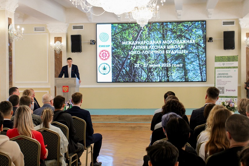 Зеленые галстуки и креативные идеи: открылась летняя школа «ЭКО-Логичное будущее»