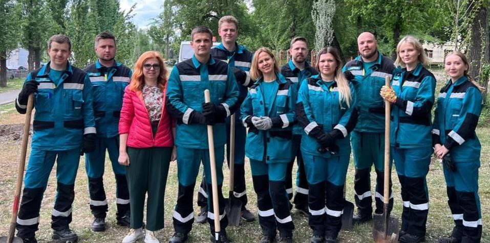 «Воронежсинтезкаучук»: в парке «Южный» высадили новые деревья