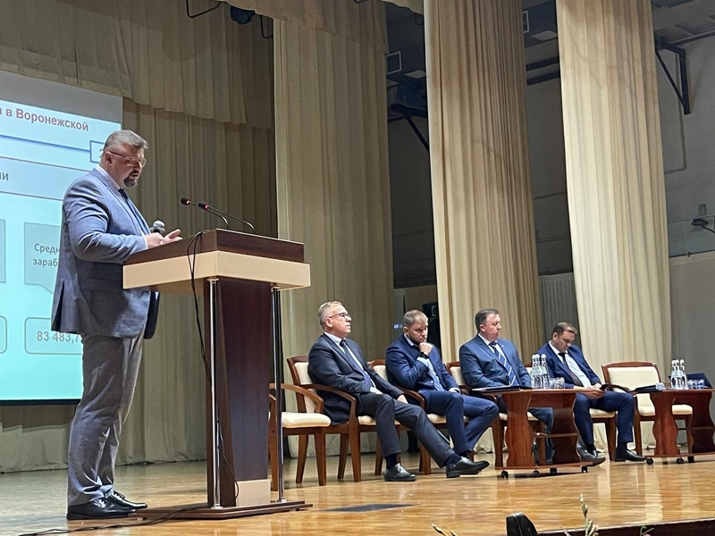 Вопросы развития промышленного комплекса Воронежской области обсудили в Россоши