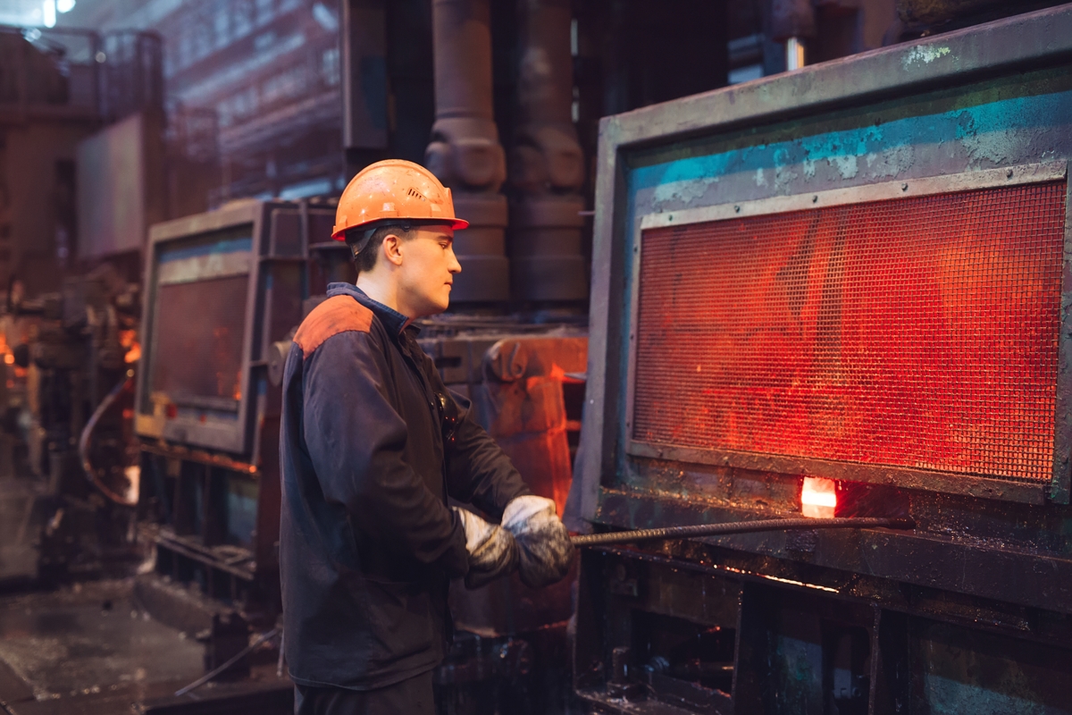 Спрос работодателей на работников промышленности за год вырос на 83%