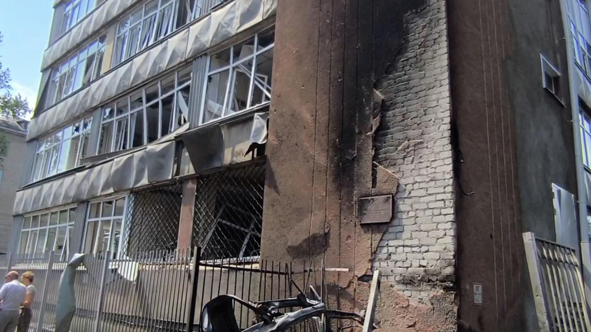 Самая крупная по количеству пострадавших за три года атака БПЛА в регионе унесла жизнь мирного жителя