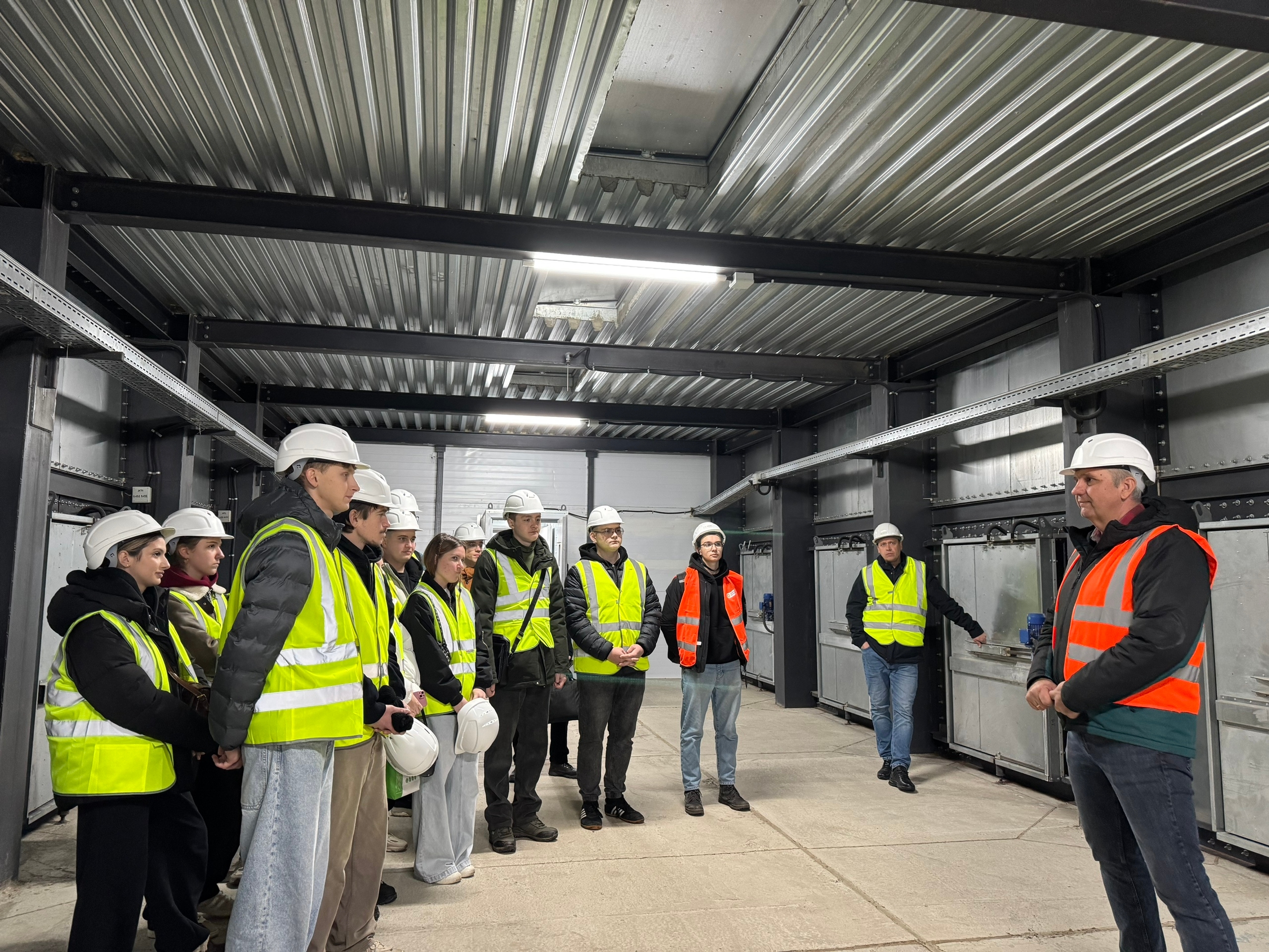 Семена знаний и карьеры: студенты ВГАУ побывали в селекционном центре «Хохольский»