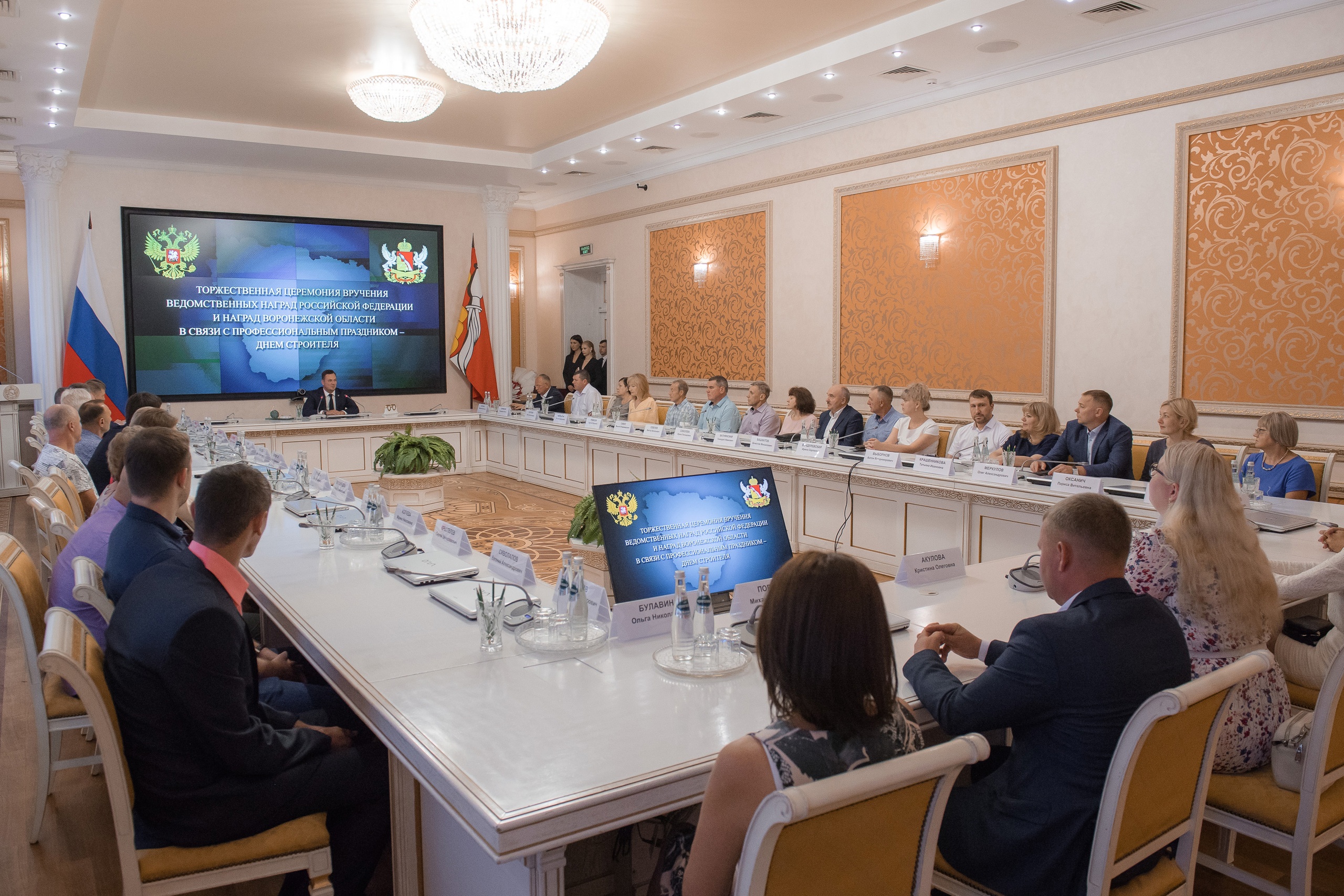 В преддверии Дня строителя наградили лучших 