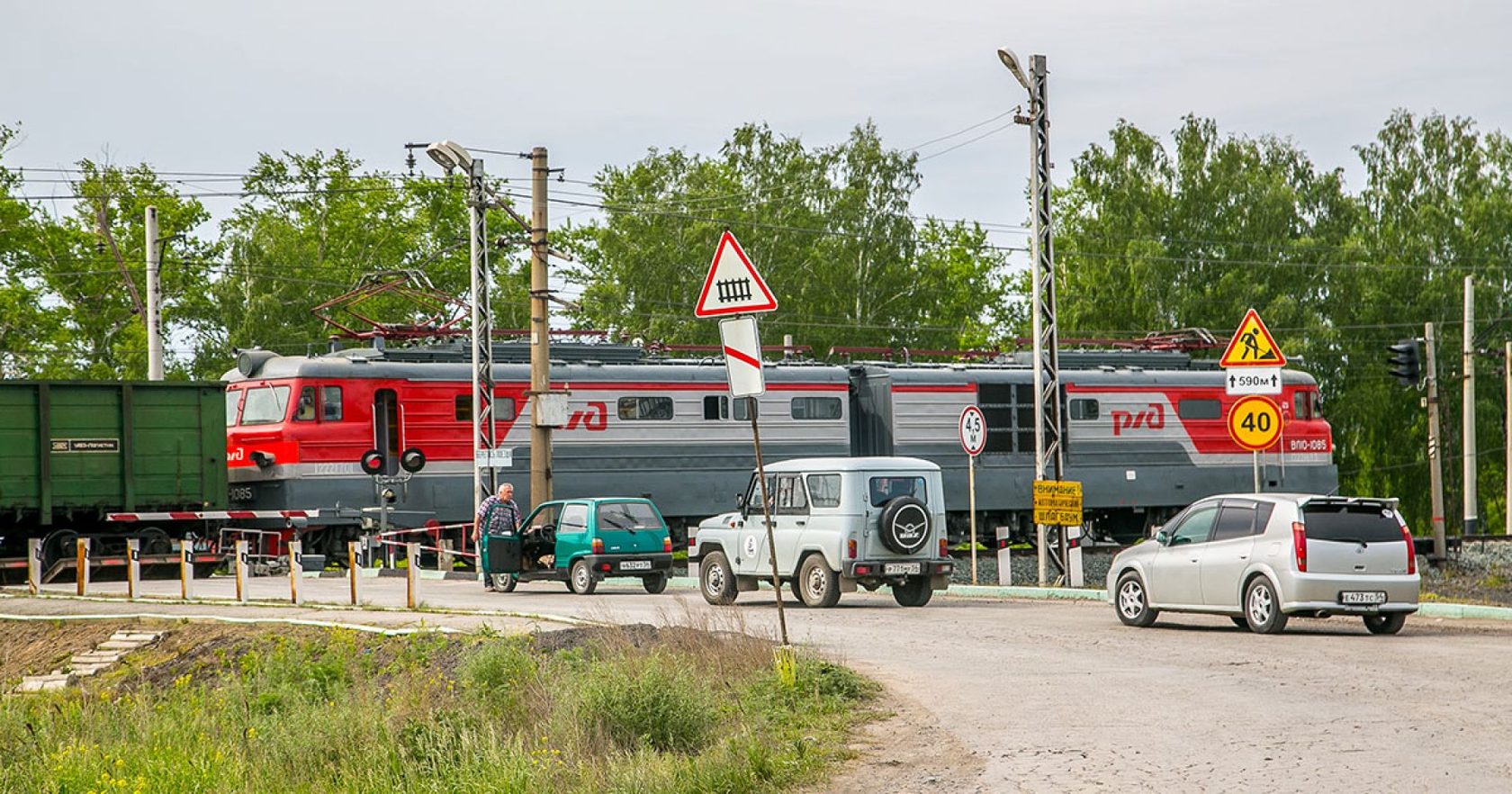 По требованию прокурора суд обязал ОАО «РЖД» отремонтировать железнодорожный переезд