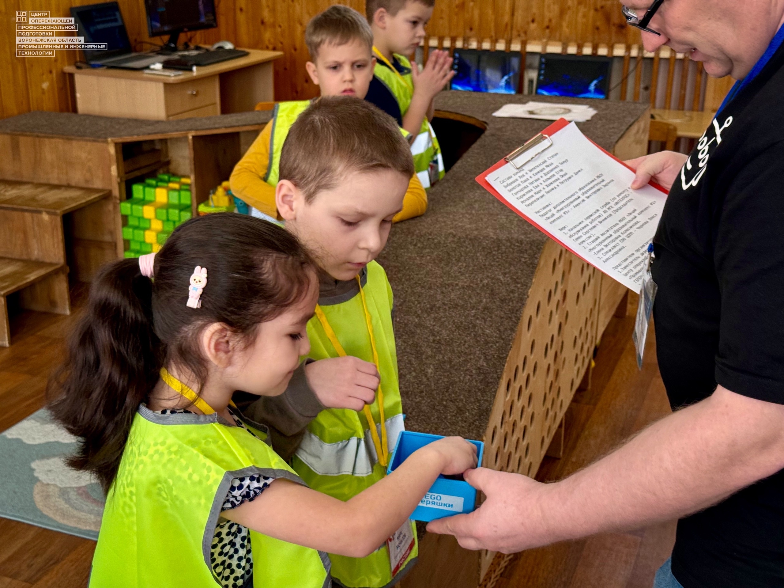 В Воронеже определили победителей регионального чемпионата «Юный мастер» в сфере робототехники