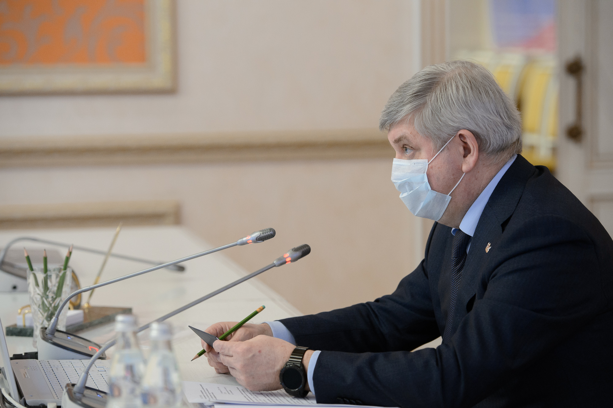 Александр Гусев напомнил о необходимости сокращения объемов уличной рекламы в Воронеже